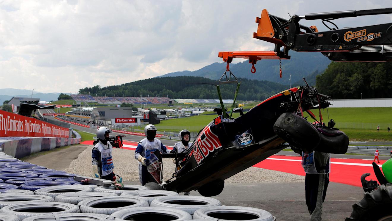 The crashed car of Daniil Kvyat (RUS) Scuderia Toro Rosso is recovered in Q1 at Formula One World Championship, Rd9, Austrian Grand Prix, Qualifying, Spielberg, Austria, Saturday 2 July 2016. © Sutton Images