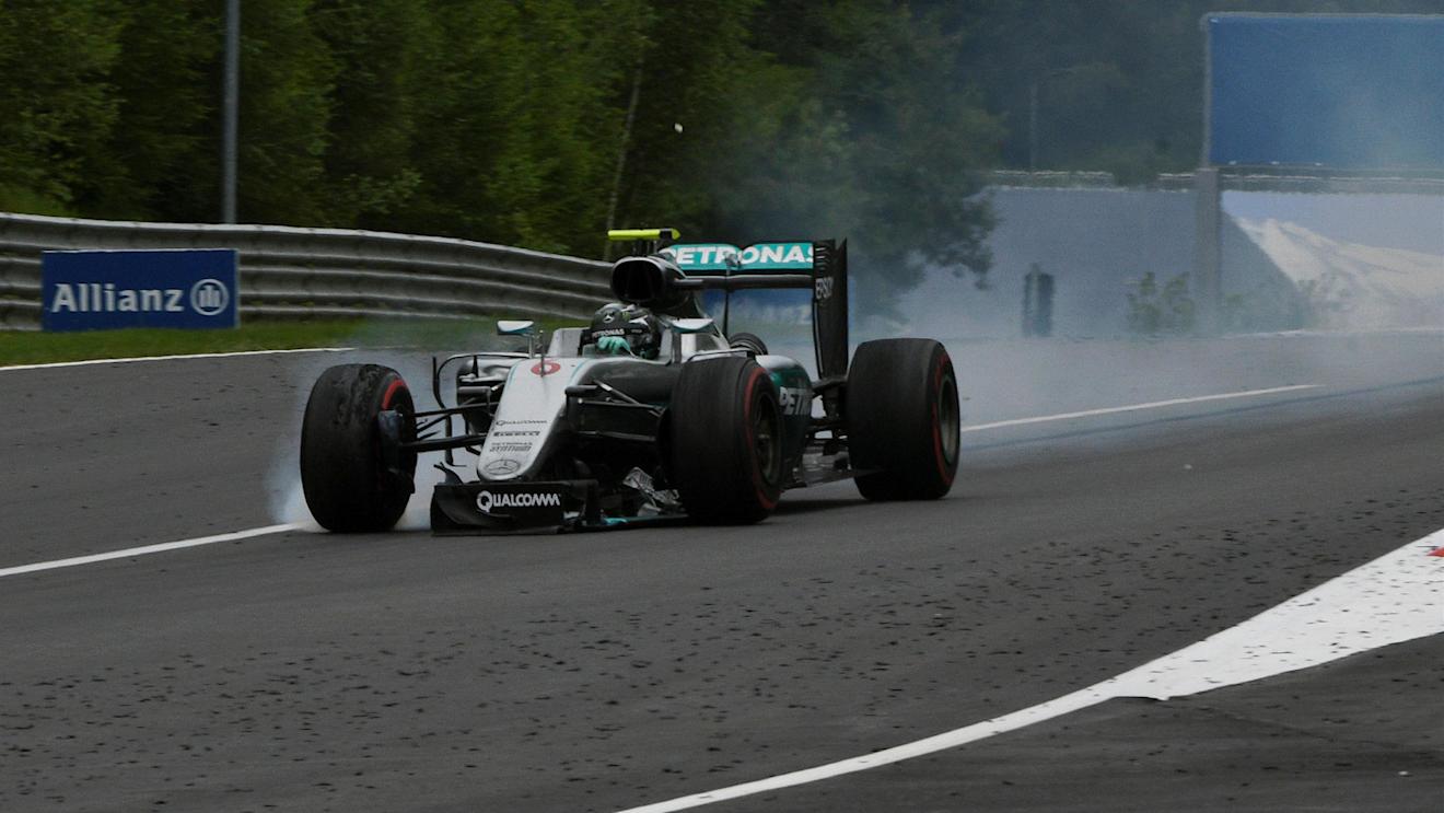Nico Rosberg (GER) Mercedes-Benz F1 W07 Hybrid with broken front wing on the last lap at Formula One World Championship, Rd9, Austrian Grand Prix, Race, Spielberg, Austria, Sunday 3 July 2016. © Sutton Images