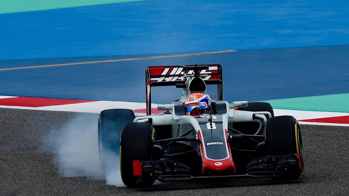 Romain Grosjean (FRA) Haas VF-16 locks up at Formula One World Championship, Rd2, Bahrain Grand Prix Practice, Bahrain International Circuit, Sakhir, Bahrain, Friday 1 April 2016. © Sutton Motorsport Images