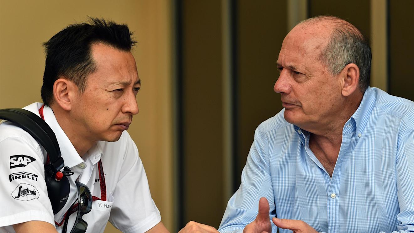 Yusuke Hasegawa (JPN) Head of Honda Motorsport and Ron Dennis (GBR) McLaren Executive Chairman at Formula One World Championship, Rd2, Bahrain Grand Prix Practice, Bahrain International Circuit, Sakhir, Bahrain, Friday 1 April 2016. © Sutton Motorsport Images