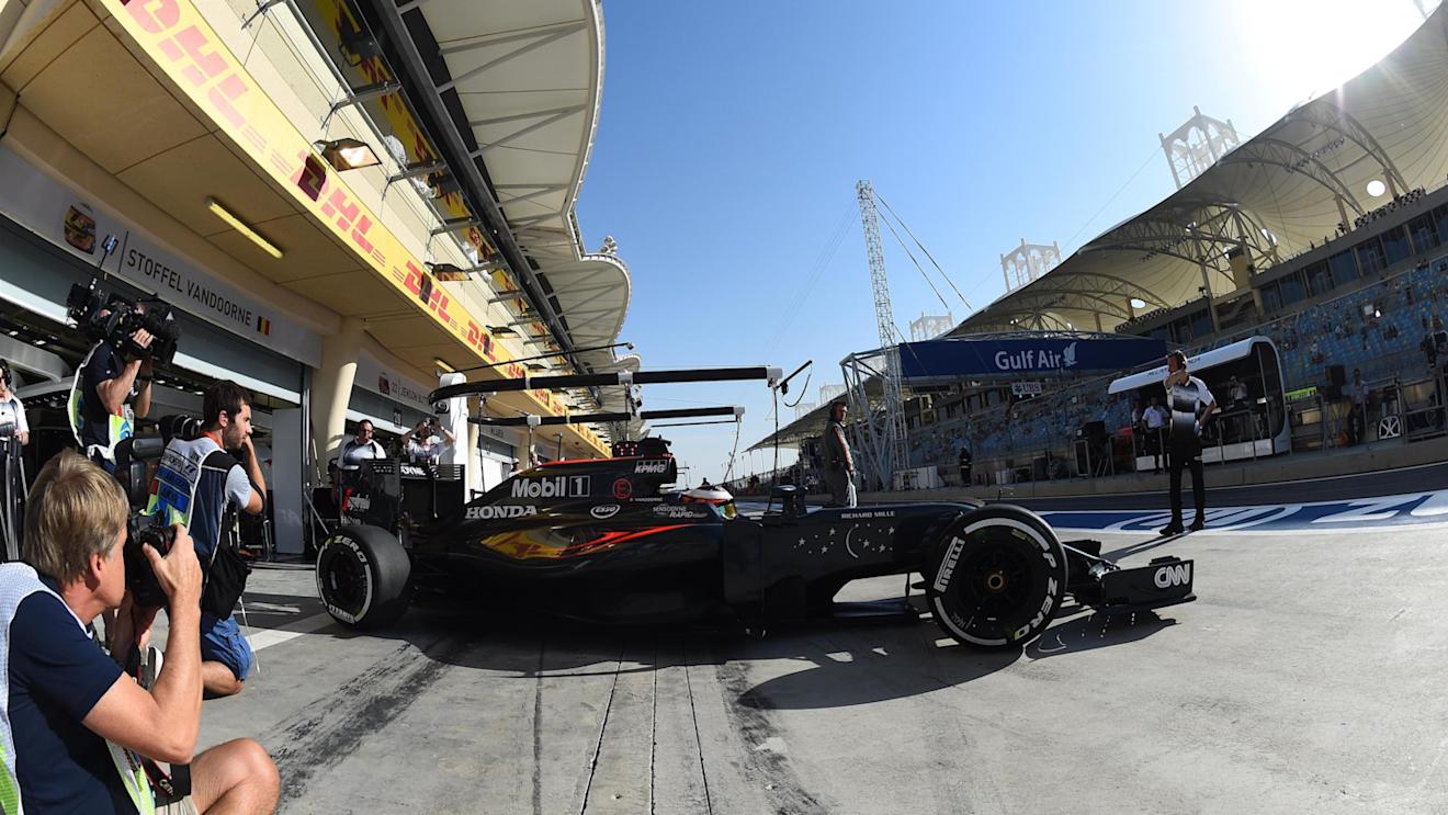 Stoffel Vandoorne (BEL) McLaren MP4-31 at Formula One World Championship, Rd2, Bahrain Grand Prix Qualifying, Bahrain International Circuit, Sakhir, Bahrain, Saturday 2 April 2016. © Sutton Motorsport Images