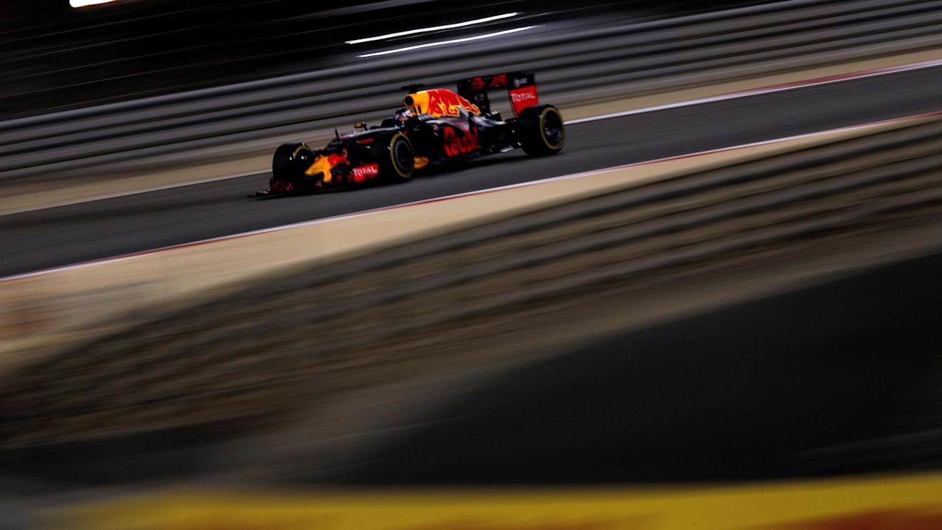 Daniel Ricciardo (AUS) Red Bull Racing RB12 at Formula One World Championship, Rd2, Bahrain Grand Prix Race, Bahrain International Circuit, Sakhir, Bahrain, Sunday 3 April 2016. © Sutton Motorsport Images