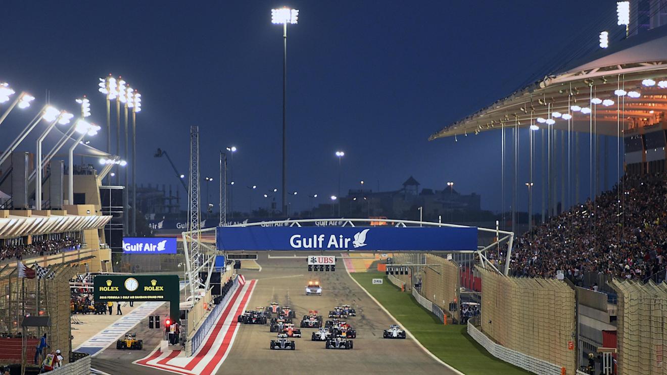 Nico Rosberg (GER) Mercedes-Benz F1 W07 Hybrid leads at the start of the race at Formula One World Championship, Rd2, Bahrain Grand Prix Race, Bahrain International Circuit, Sakhir, Bahrain, Sunday 3 April 2016. © Sutton Motorsport Images