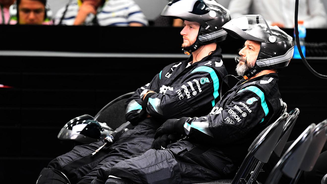Mercedes AMG F1 mechanics at Formula One World Championship, Rd2, Bahrain Grand Prix Race, Bahrain International Circuit, Sakhir, Bahrain, Sunday 3 April 2016. © Sutton Motorsport Images