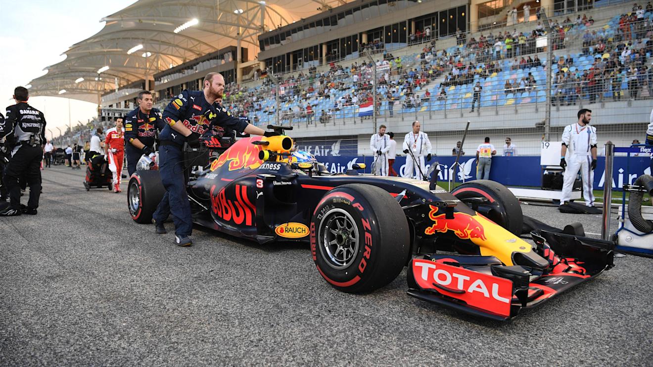 Daniel Ricciardo (AUS) Red Bull Racing RB12 on the grid at Formula One World Championship, Rd2, Bahrain Grand Prix Race, Bahrain International Circuit, Sakhir, Bahrain, Sunday 3 April 2016. © Sutton Motorsport Images