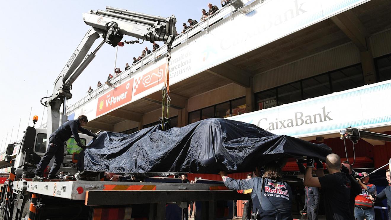 The car of Max Verstappen (NED) Scuderia Toro Rosso STR11 is recovered to the pits at Formula One Testing, Day Two, Barcelona, Spain, Tuesday 23 February 2016. © Sutton Motorsport Images