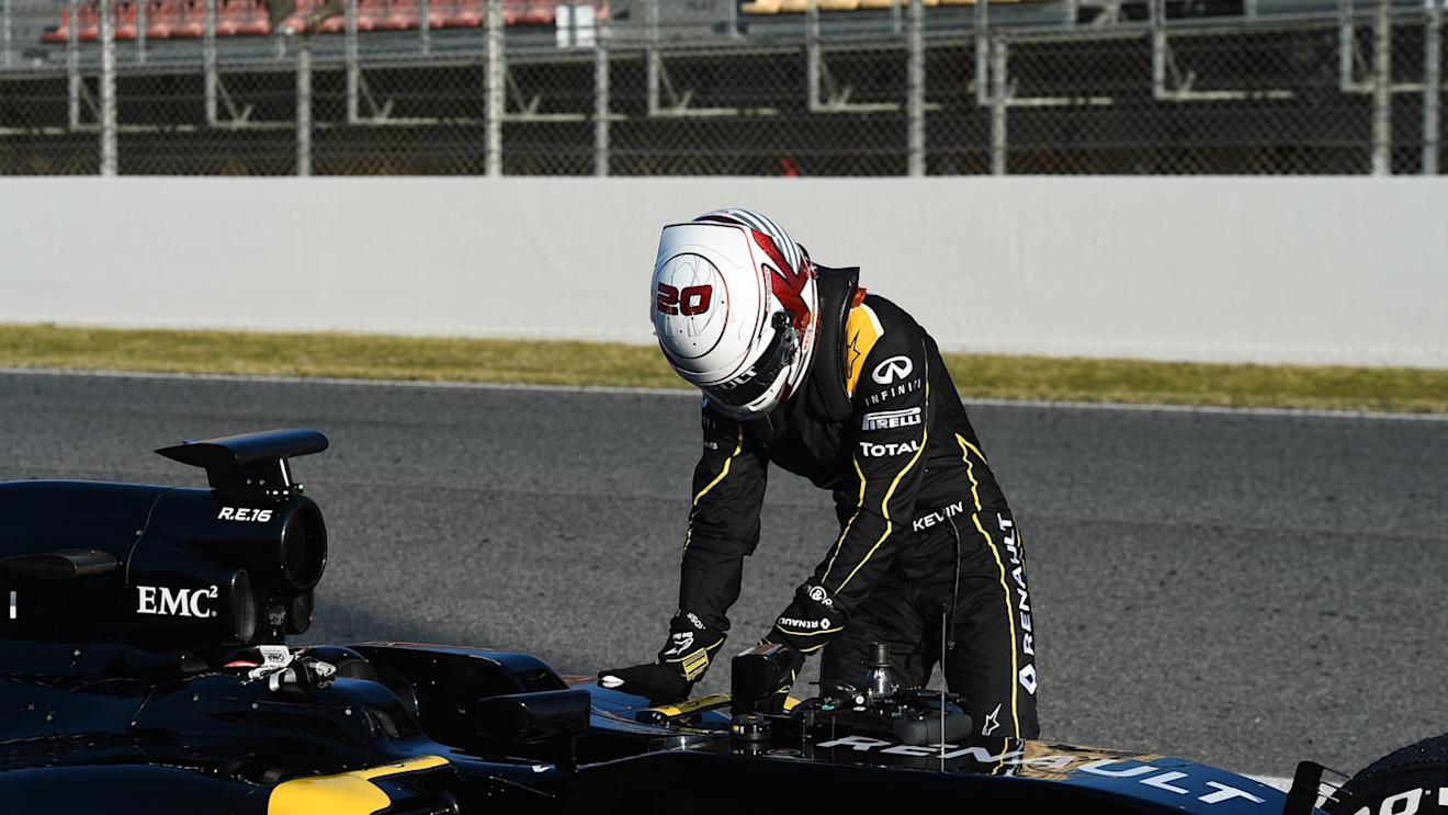 Kevin Magnussen (DEN) Renault Sport F1 Team RS16 stops on track at Formula One Testing, Day Three, Barcelona, Spain, Wednesday 24 February 2016. © Sutton Motorsport Images