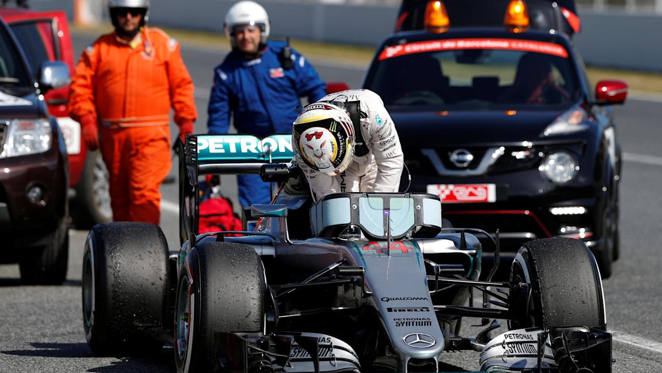 Lewis Hamilton (GBR) Mercedes-Benz F1 W07 Hybrid stops at pit lane exit at Formula One Testing, Day Four, Barcelona, Spain, Friday 4  March 2016. © Sutton Motorsport Images