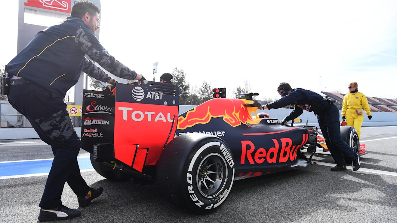 Daniil Kvyat (RUS) Red Bull Racing RB12 stops in pit lane at Formula One Testing, Day Three, Barcelona, Spain, Thursday 3 March 2016. © Sutton Motorsport Images