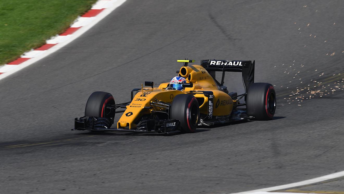 Jolyon Palmer (GBR) Renault Sport F1 Team RS16 sparks at Formula One World Championship, Rd13, Belgian Grand Prix, Qualifying, Spa Francorchamps, Belgium, Saturday 27 August 2016. © Sutton Images