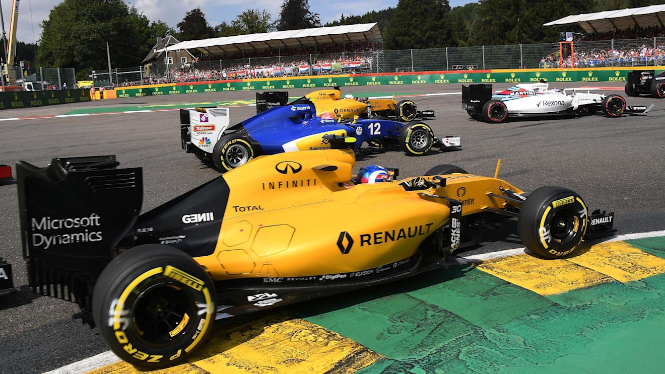 Jolyon Palmer (GBR) Renault Sport F1 Team RS16 at race start at Formula One World Championship, Rd13, Belgian Grand Prix, Race, Spa Francorchamps, Belgium, Sunday 28 August 2016. © Sutton Images