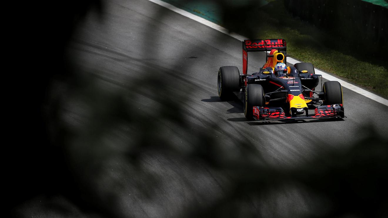 Daniel Ricciardo (AUS) Red Bull Racing RB12 at Formula One World Championship, Rd20, Brazilian Grand Prix, Practice, Interlagos, Sao Paulo, Brazil, Friday 11 November 2016. © Sutton Images