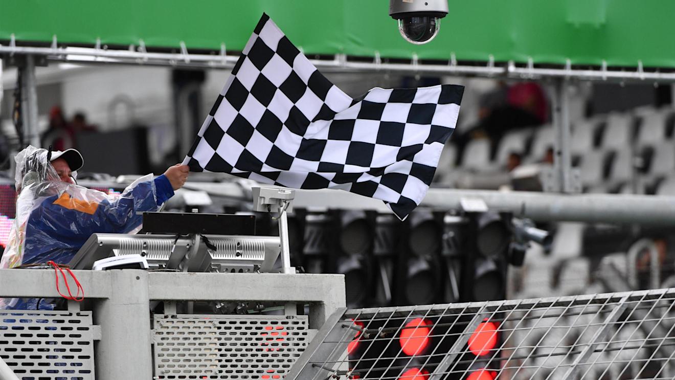 Marshals wave the chequered flag at Formula One World Championship, Rd20, Brazilian Grand Prix, Qualifying, Interlagos, Sao Paulo, Brazil, Saturday 12 November 2016. © Sutton Images
