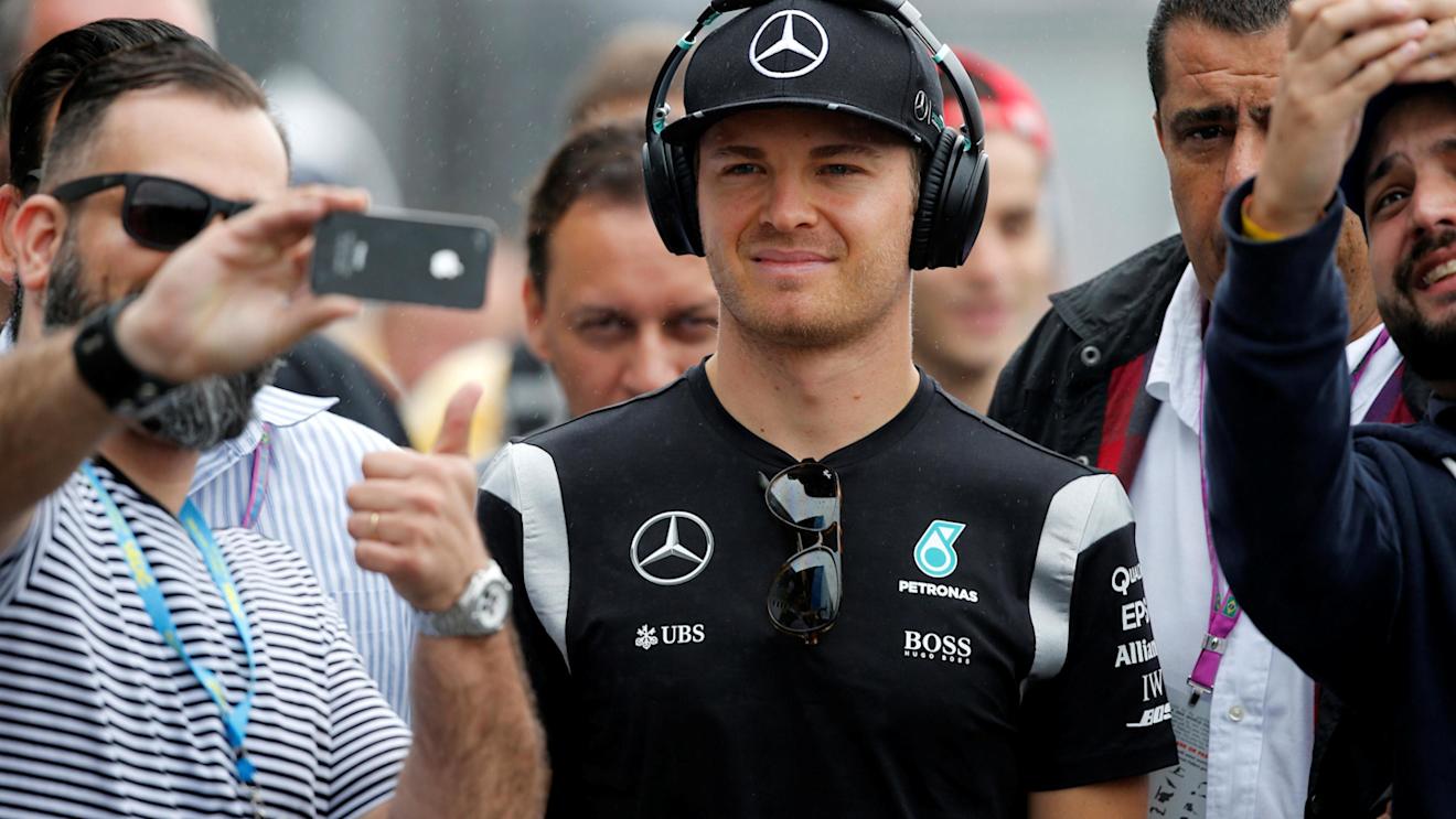 Nico Rosberg (GER) Mercedes AMG F1 fans selfie at Formula One World Championship, Rd20, Brazilian Grand Prix, Qualifying, Interlagos, Sao Paulo, Brazil, Saturday 12 November 2016. © Sutton Images