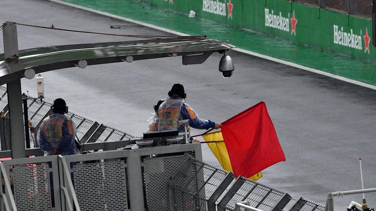Marshal waves the Red Flag at Formula One World Championship, Rd20, Brazilian Grand Prix, Race, Interlagos, Sao Paulo, Brazil, Sunday 13 November 2016. © Sutton Images