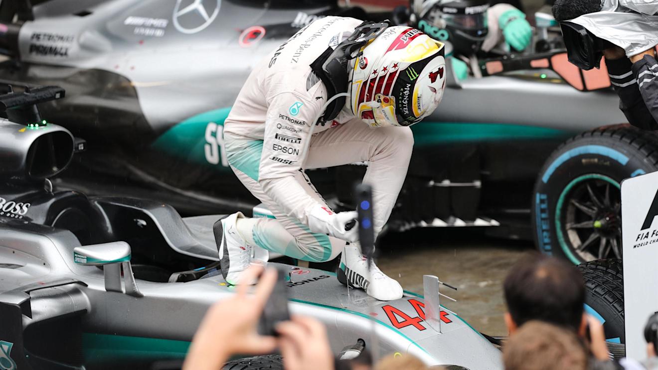 Race winner Lewis Hamilton (GBR) Mercedes AMG F1 celebrates in parc ferme at Formula One World Championship, Rd20, Brazilian Grand Prix, Race, Interlagos, Sao Paulo, Brazil, Sunday 13 November 2016. © Sutton Images
