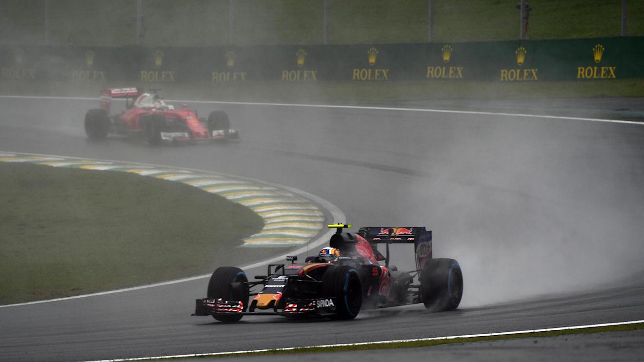 Carlos Sainz (ESP) Scuderia Toro Rosso STR11 at Formula One World Championship, Rd20, Brazilian Grand Prix, Race, Interlagos, Sao Paulo, Brazil, Sunday 13 November 2016. © Sutton Images