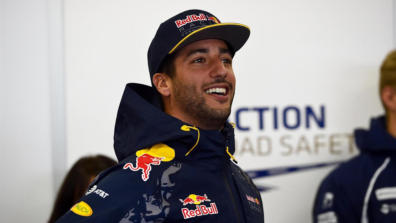 Daniel Ricciardo (AUS) Red Bull Racing on the drivers parade at Formula One World Championship, Rd20, Brazilian Grand Prix, Race, Interlagos, Sao Paulo, Brazil, Sunday 13 November 2016. © Sutton Images