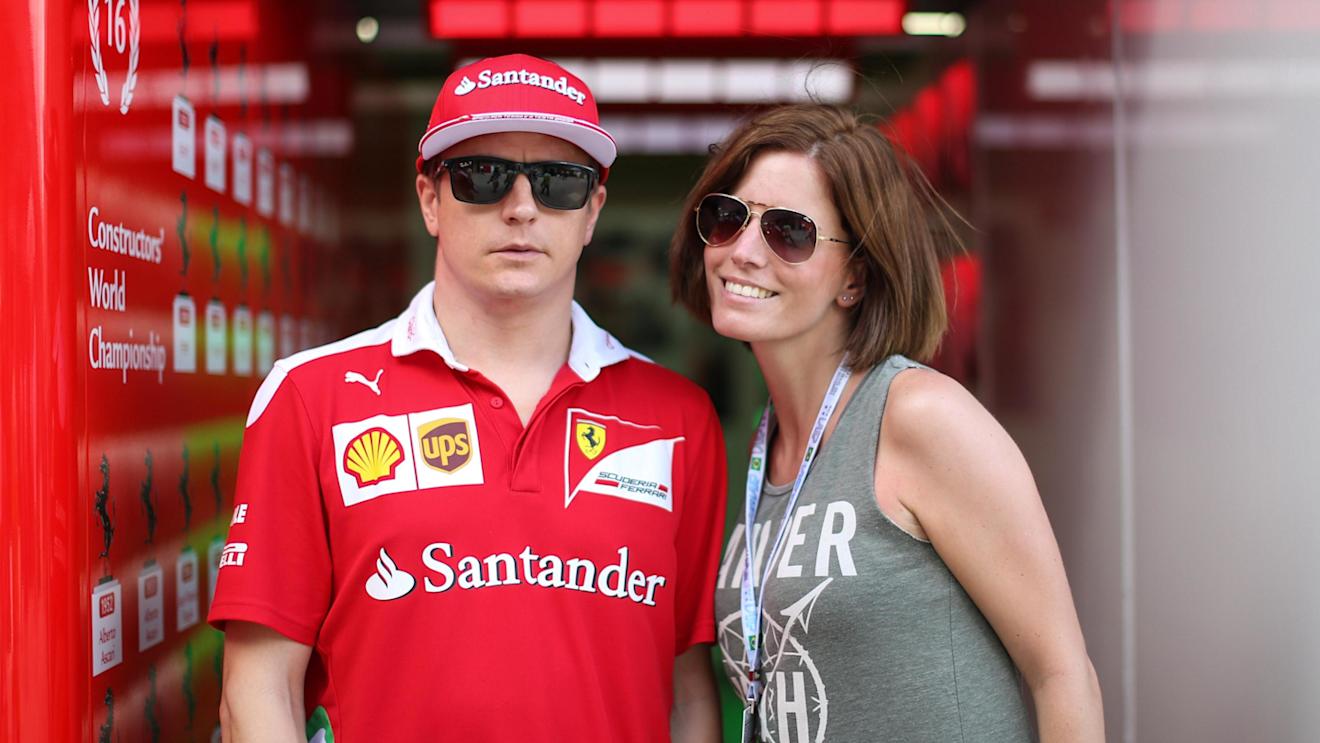 Kimi Raikkonen (FIN) Ferrari and fan at Formula One World Championship, Rd20, Brazilian Grand Prix, Preparations, Interlagos, Sao Paulo, Brazil, Thursday 10 November 2016. © Sutton Images