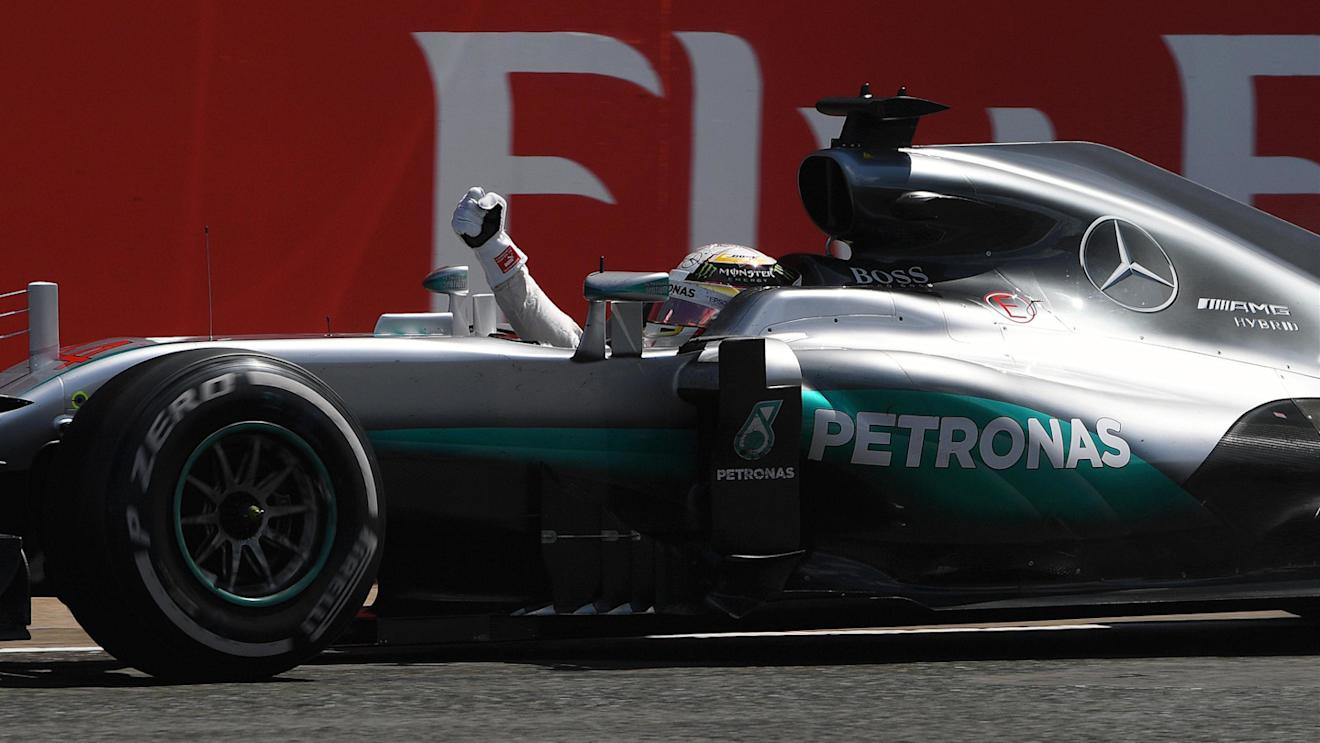Race winner Lewis Hamilton (GBR) Mercedes-Benz F1 W07 Hybrid crosses the line at Formula One World Championship, Rd10, British Grand Prix, Race, Silverstone, England, Sunday 10 July 2016. © Sutton Images