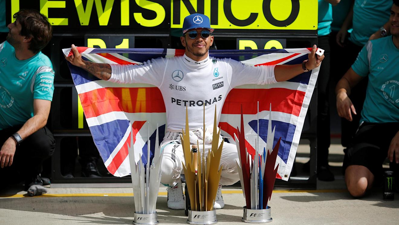 Race winner Lewis Hamilton (GBR) Mercedes AMG F1 celebrates with the team at Formula One World Championship, Rd10, British Grand Prix, Race, Silverstone, England, Sunday 10 July 2016. © Sutton Images