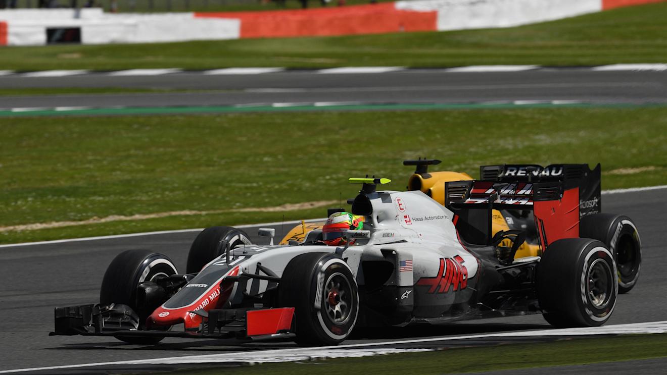 Esteban Gutierrez (MEX) Haas VF-16 and Kevin Magnussen (DEN) Renault Sport F1 Team RS16 battle at Formula One World Championship, Rd10, British Grand Prix, Race, Silverstone, England, Sunday 10 July 2016. © Sutton Images