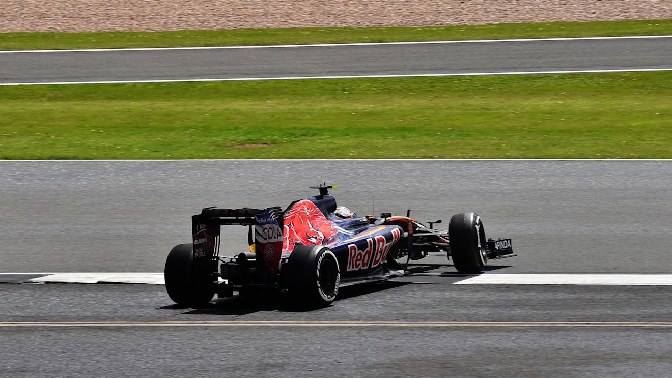 Carlos Sainz (ESP) Scuderia Toro Rosso STR11 spins at Formula One World Championship, Rd10, British Grand Prix, Race, Silverstone, England, Sunday 10 July 2016. © Sutton Images