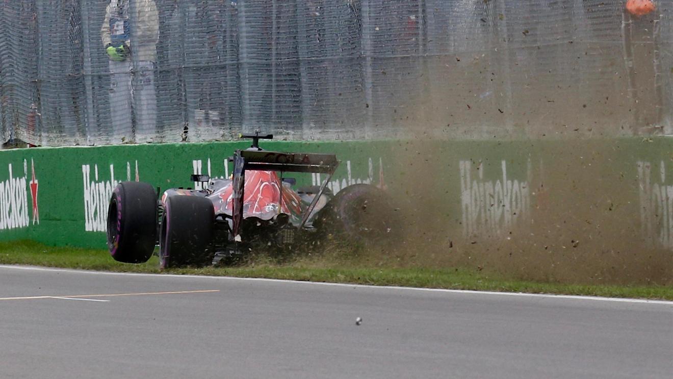 Carlos Sainz (ESP) Scuderia Toro Rosso STR11 crashes at Formula One World Championship, Rd7, Canadian Grand Prix, Qualifying, Montreal, Canada, Saturday 11 June 2016. © Sutton Images