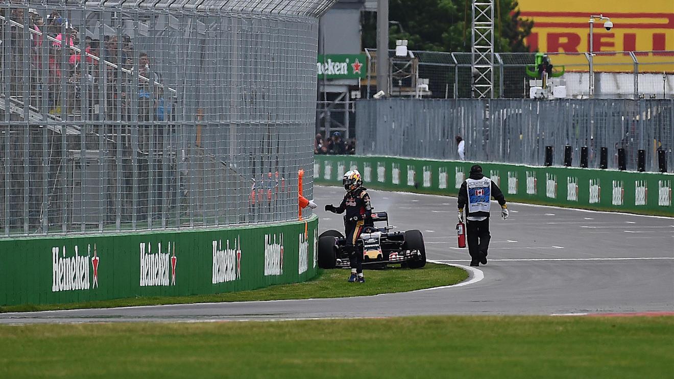 The crashed car of Carlos Sainz jr (ESP) Scuderia Toro Rosso STR11 is recovered at Formula One World Championship, Rd7, Canadian Grand Prix, Qualifying, Montreal, Canada, Saturday 11 June 2016. © Sutton Images