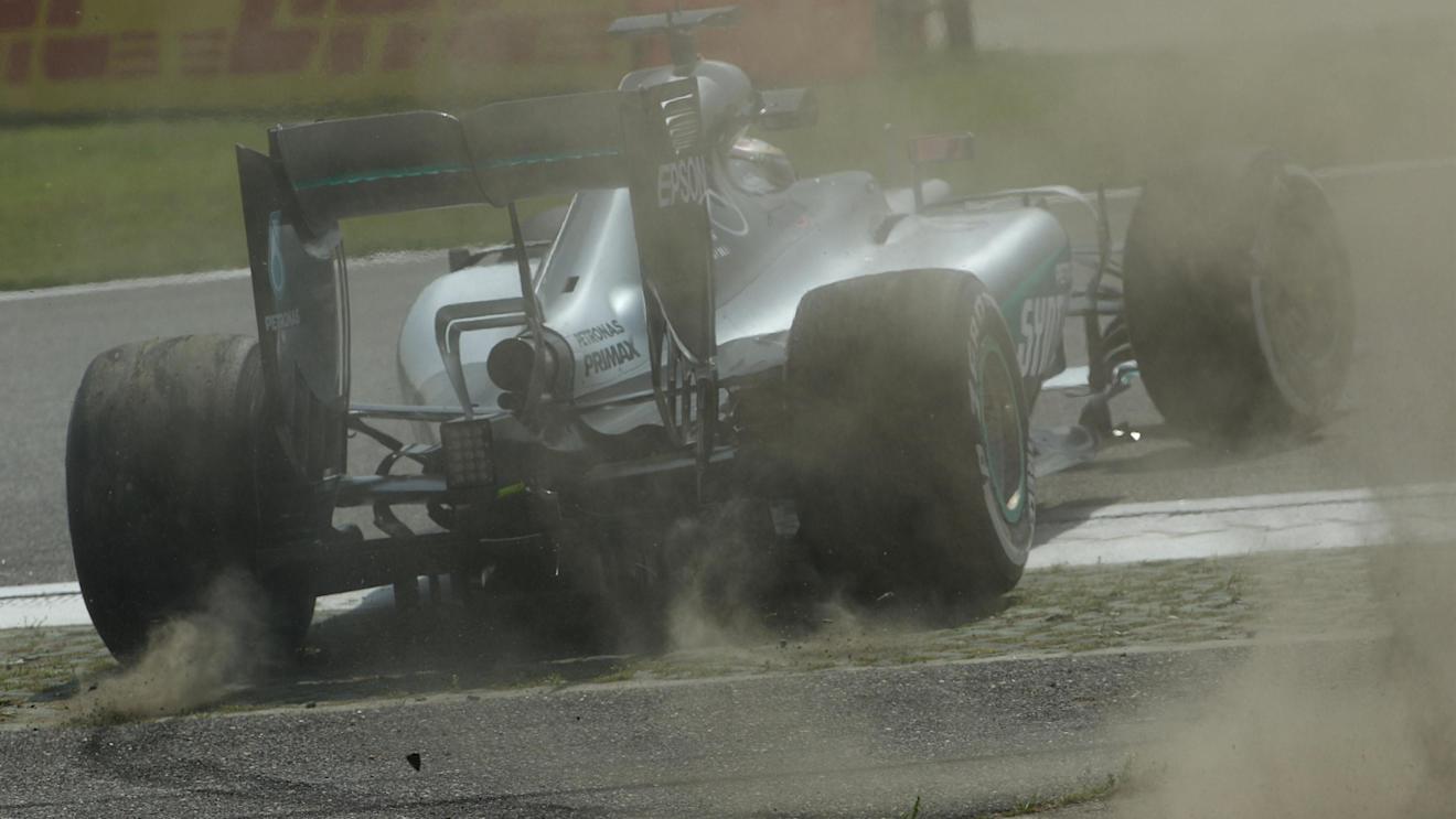 Lewis Hamilton (GBR) Mercedes-Benz F1 W07 Hybrid spins at Formula One World Championship, Rd3, Chinese Grand Prix, Practice, Shanghai, China, Friday 15 April 2016. © Sutton Motorsport Images