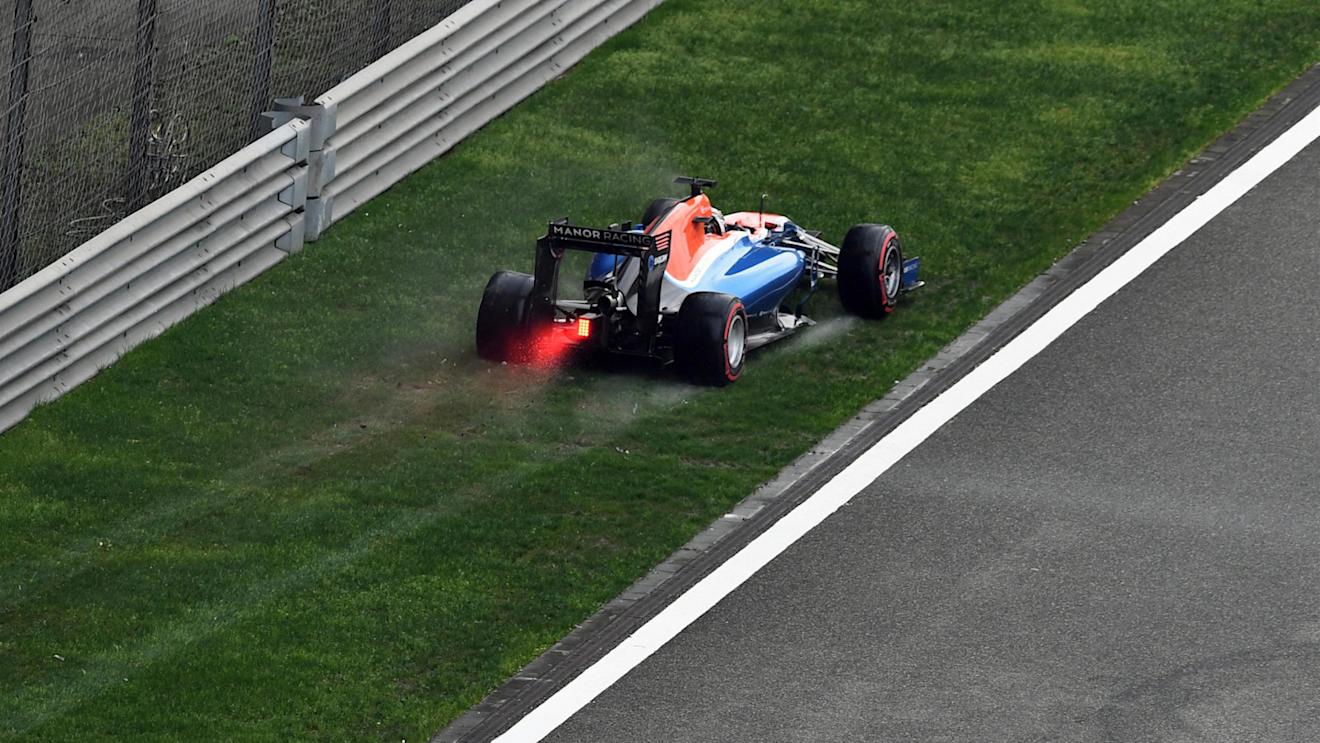 Pascal Wehrlein (GER) Manor Racing MRT05 crashes in Q1 at Formula One World Championship, Rd3, Chinese Grand Prix, Qualifying, Shanghai, China, Saturday 16 April 2016. © Sutton Motorsport Images
