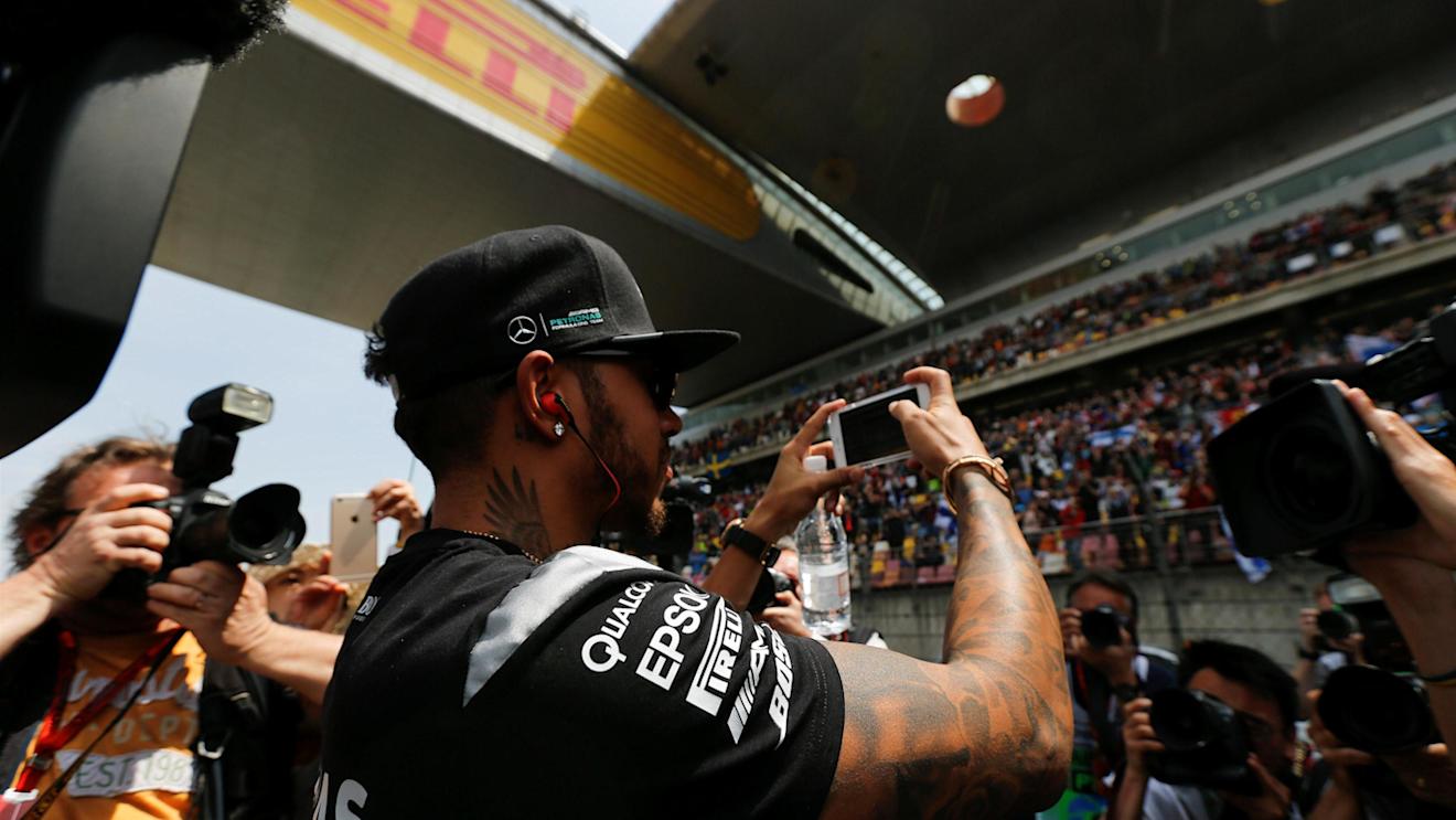 Lewis Hamilton (GBR) Mercedes AMG F1 at Formula One World Championship, Rd3, Chinese Grand Prix, Race, Shanghai, China, Sunday 17 April 2016. © Sutton Motorsport Images