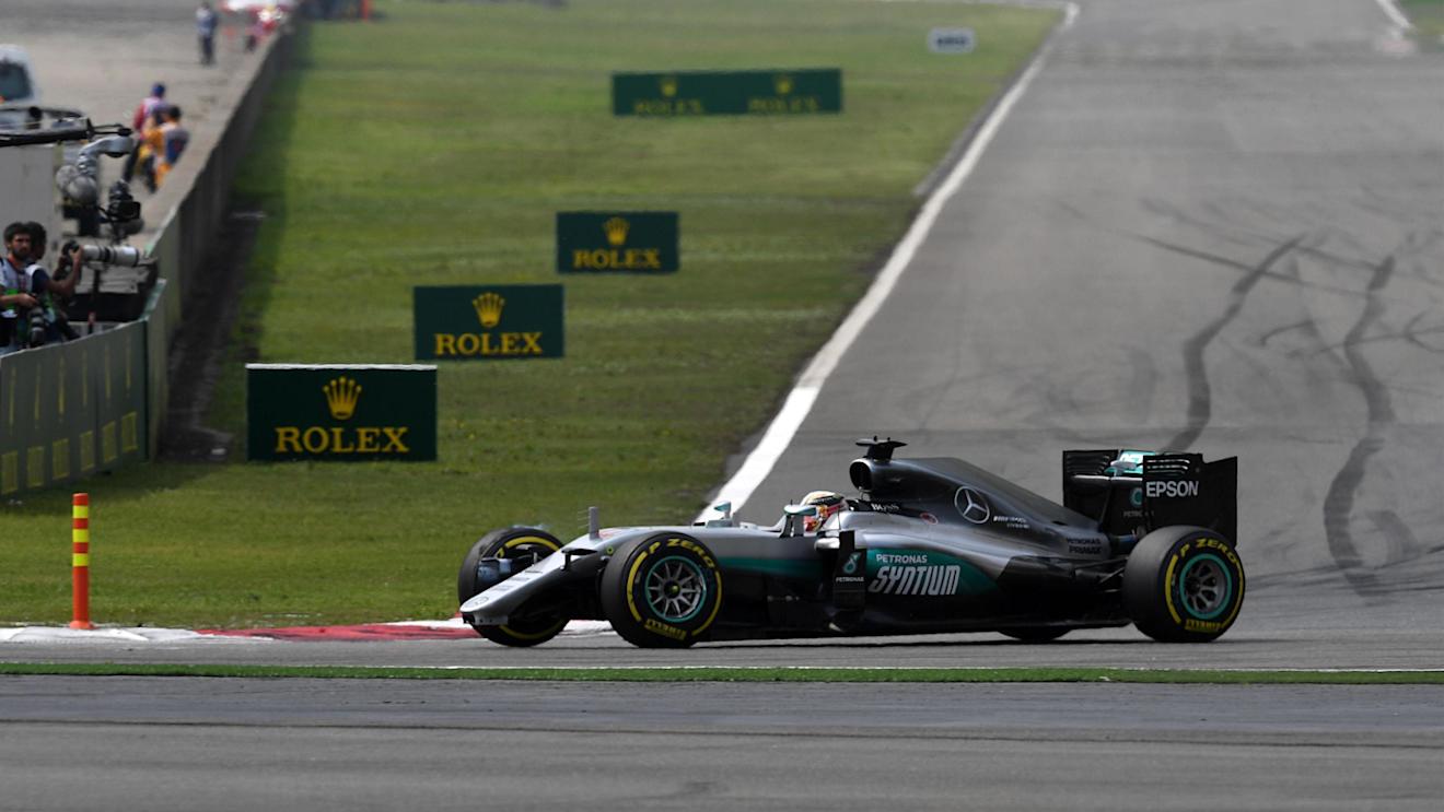 Lewis Hamilton (GBR) Mercedes-Benz F1 W07 Hybrid with front wing damage on lap one at Formula One World Championship, Rd3, Chinese Grand Prix, Race, Shanghai, China, Sunday 17 April 2016. © Sutton Motorsport Images