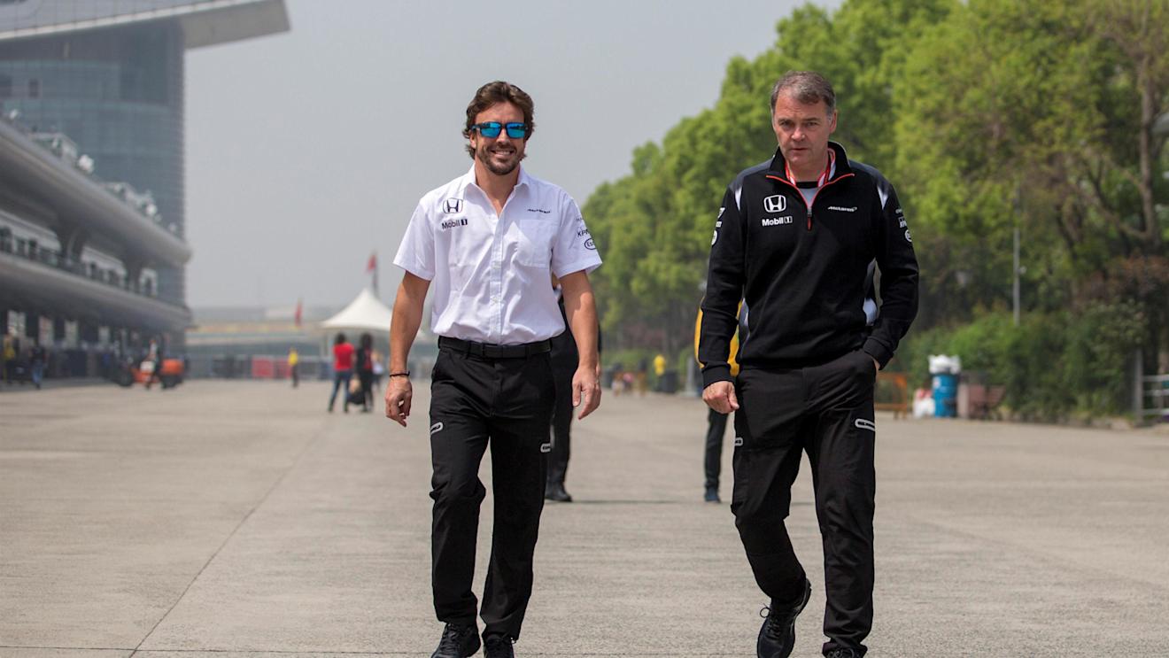 Fernando Alonso (ESP) McLaren and Dave Redding (GBR) McLaren at Formula One World Championship, Rd3, Chinese Grand Prix, Preparations, Shanghai, China, Thursday 14 April 2016. © Sutton Motorsport Images