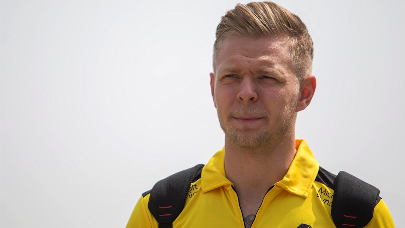 Kevin Magnussen (DEN) Renault Sport F1 Team at Formula One World Championship, Rd3, Chinese Grand Prix, Preparations, Shanghai, China, Thursday 14 April 2016. © Sutton Motorsport Images