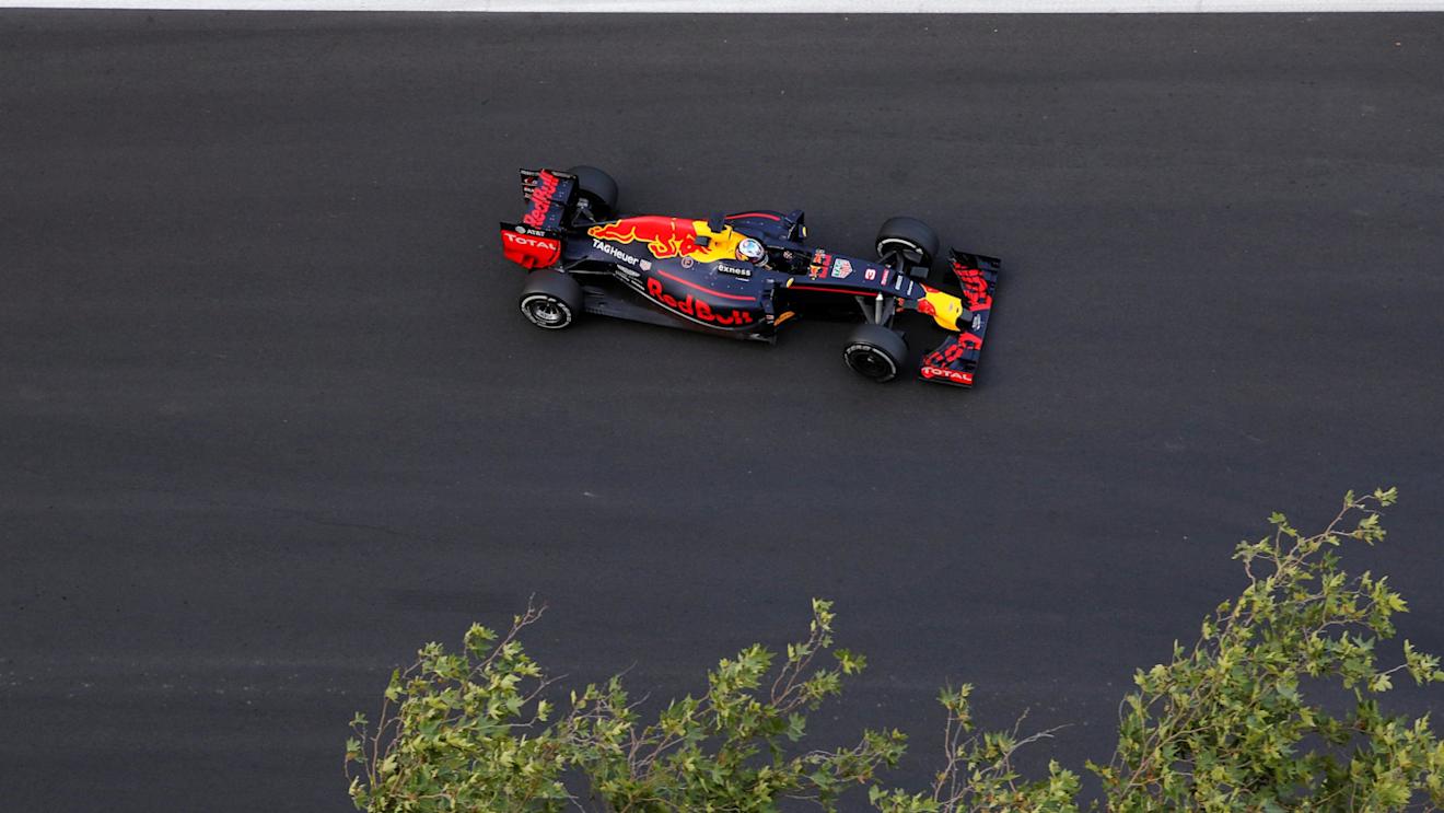 Daniel Ricciardo (AUS) Red Bull Racing RB12 at Formula One World Championship, Rd8, European Grand Prix, Race, Baku City Circuit, Baku, Azerbaijan, Sunday 19 June 2016. © Sutton Images