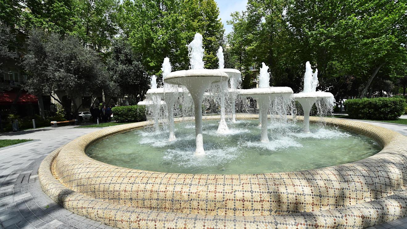 Water fountain at Baku City Visit, Baku, Azerbaijan, 28-29 April 2016. © Sutton Motorsport Images