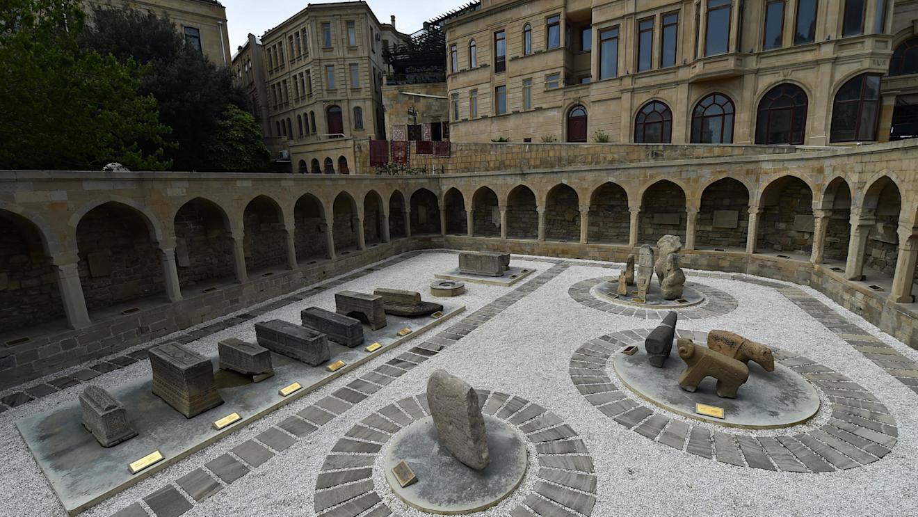The Old City Courtyard at Baku City Visit, Baku, Azerbaijan, 28-29 April 2016. © Sutton Motorsport Images