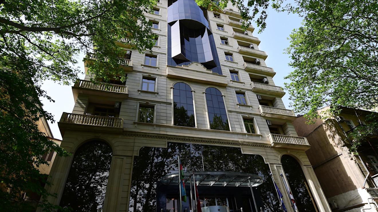 Central Park Hotel at Baku City Visit, Baku, Azerbaijan, 28-29 April 2016. © Sutton Motorsport Images