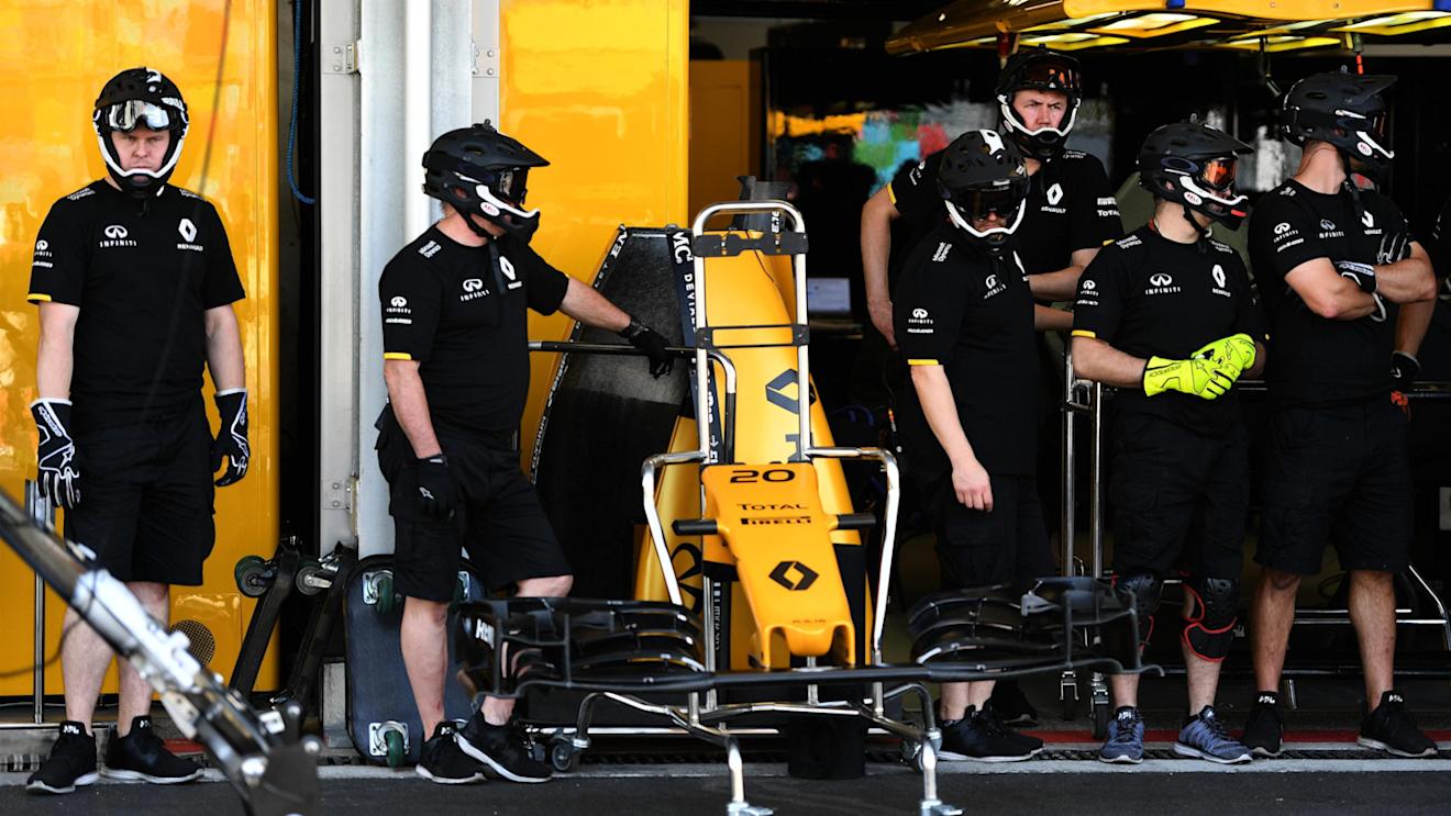 Renault Sport F1 Team mechanics at Formula One World Championship, Rd8, European Grand Prix, Preparations, Baku City Circuit, Baku, Azerbaijan, Thursday 16 June 2016. © Sutton Images