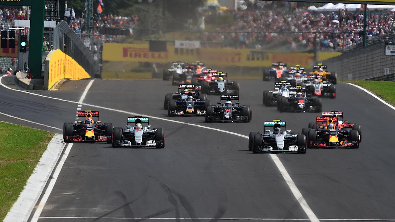 Lewis Hamilton (GBR) Mercedes-Benz F1 W07 Hybrid leads at the start of the race at Formula One World Championship, Rd11, Hungarian Grand Prix, Race, Hungaroring, Hungary, Sunday 24 July 2016. © Sutton Images