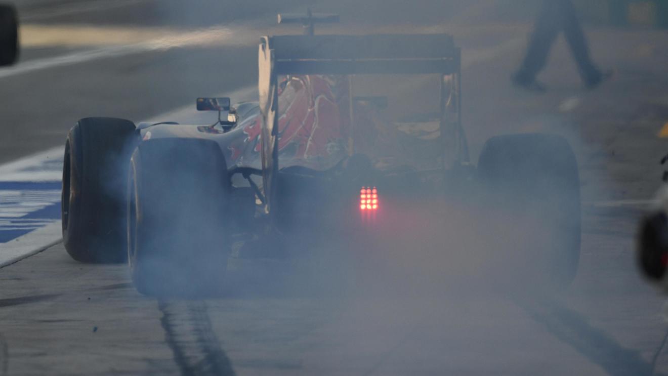 Carlos Sainz jr (ESP) Scuderia Toro Rosso STR11 wheel spin and tyre smoke at Formula One World Championship, Rd14, Italian Grand Prix, Practice, Monza, Italy, Friday 2 September 2016. © Sutton Images