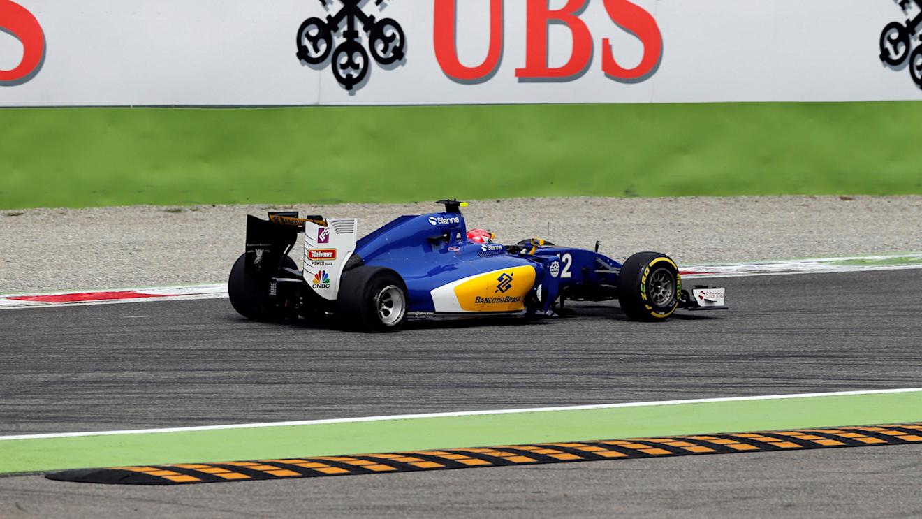 Felipe Nasr (BRA) Sauber C35 with a rear puncture after collision on lap 1 at Formula One World Championship, Rd14, Italian Grand Prix, Race, Monza, Italy, Sunday 4 September 2016. © Sutton Images