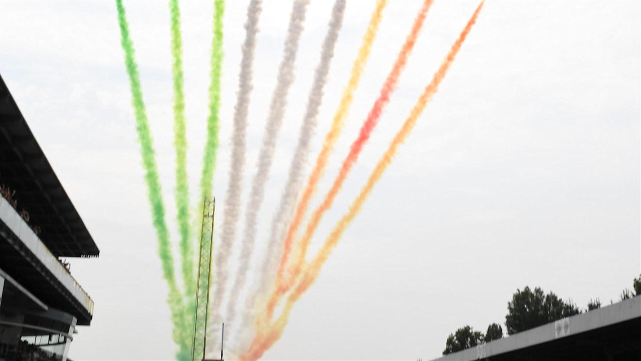 Fly past over the grid at Formula One World Championship, Rd14, Italian Grand Prix, Race, Monza, Italy, Sunday 4 September 2016. © Sutton Images