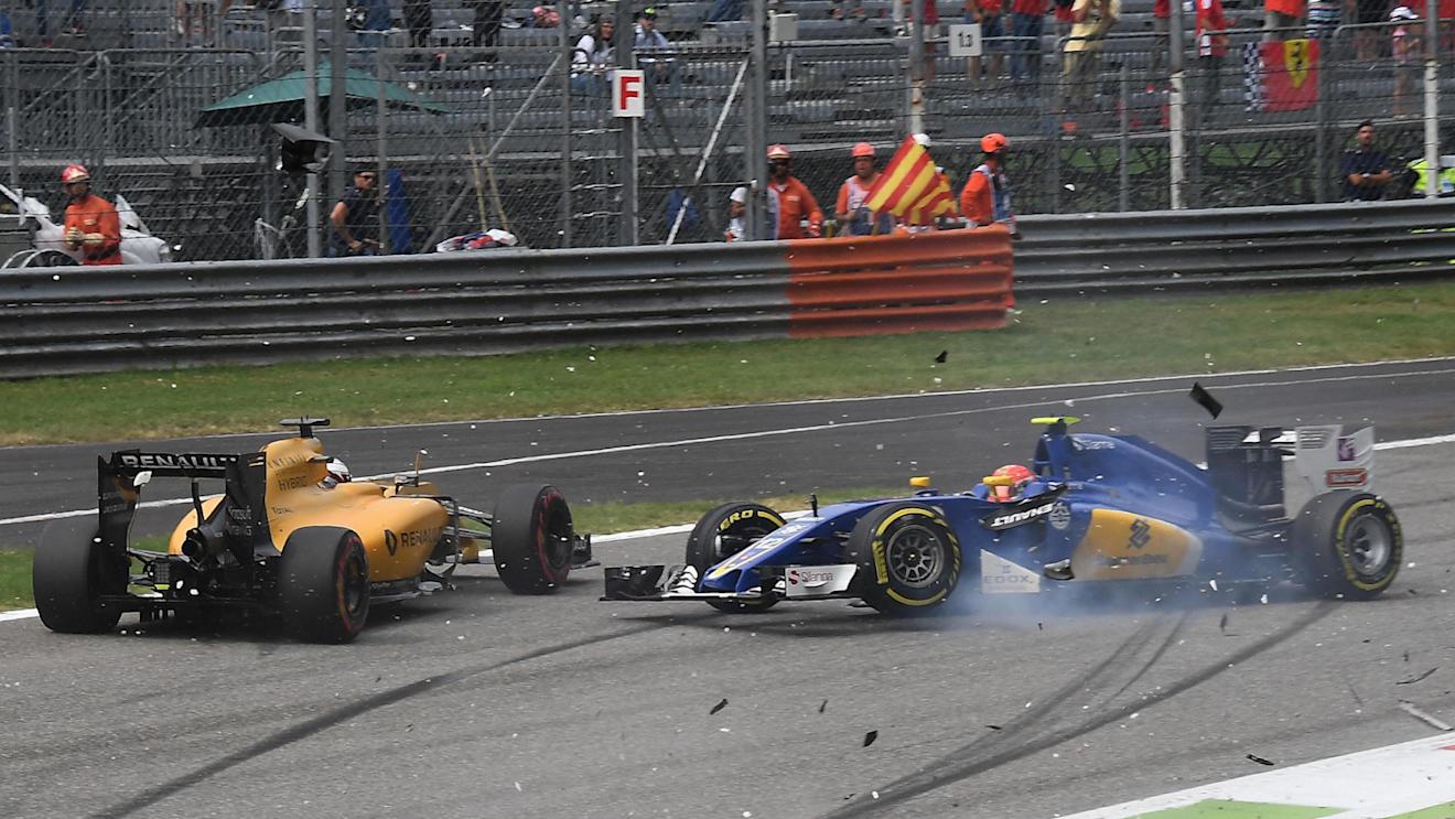 Kevin Magnussen (DEN) Renault Sport F1 Team RS16 passes the accident of Felipe Nasr (BRA) Sauber C35 at Formula One World Championship, Rd14, Italian Grand Prix, Race, Monza, Italy, Sunday 4 September 2016. © Sutton Images
