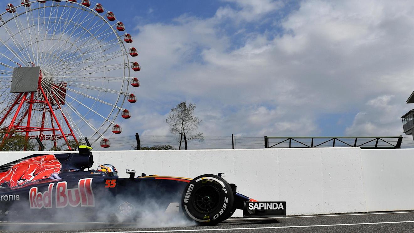Carlos Sainz jr (ESP) Scuderia Toro Rosso STR11 locks up at Formula One World Championship, Rd17, Japanese Grand Prix, Practice, Suzuka, Japan, Friday 7 October 2016. © Sutton Images