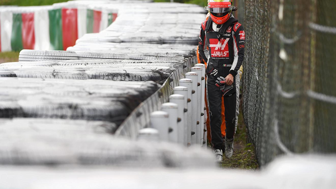 Esteban Gutierrez (MEX) Haas F1 stopped on track in FP2 at Formula One World Championship, Rd17, Japanese Grand Prix, Practice, Suzuka, Japan, Friday 7 October 2016. © Sutton Images