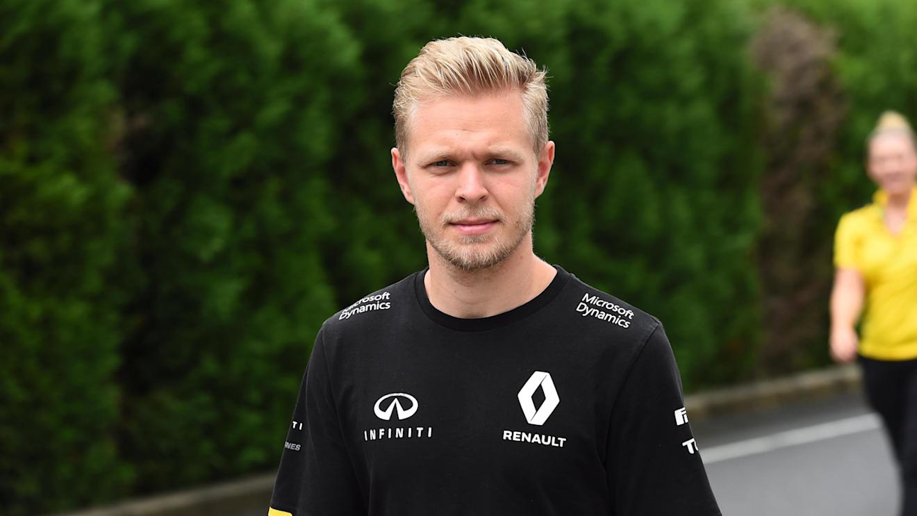 Kevin Magnussen (DEN) Renault Sport F1 Team at Formula One World Championship, Rd17, Japanese Grand Prix, Qualifying, Suzuka, Japan, Saturday 8 October 2016. © Sutton Images