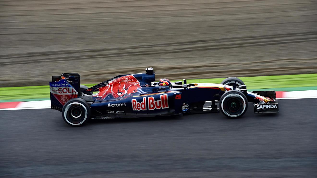Daniil Kvyat (RUS) Scuderia Toro Rosso STR11 at Formula One World Championship, Rd17, Japanese Grand Prix, Qualifying, Suzuka, Japan, Saturday 8 October 2016. © Sutton Images
