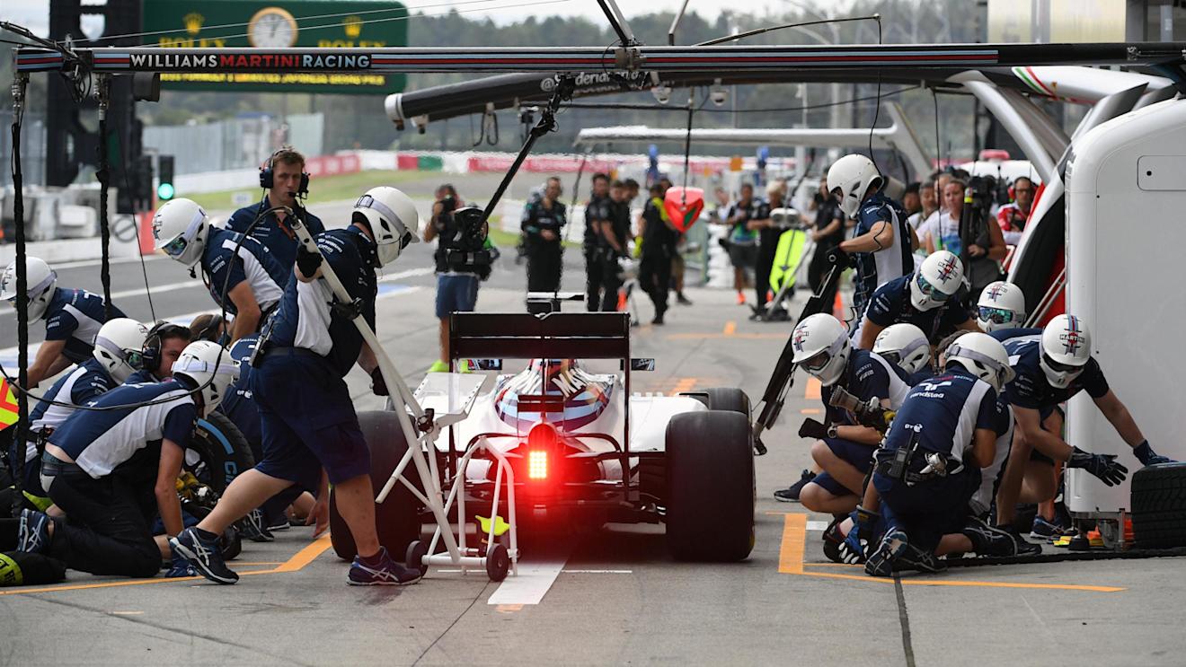 Felipe Massa (BRA) Williams FW38 pit stop at Formula One World Championship, Rd17, Japanese Grand Prix, Qualifying, Suzuka, Japan, Saturday 8 October 2016. © Sutton Images